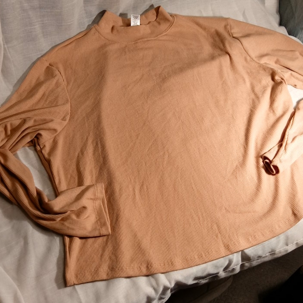 "Its" Carmel colored NWOT long sleeve